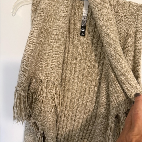 Kenzie Women’s open fringe sweater vest tan size Small - Picture 9 of 12
